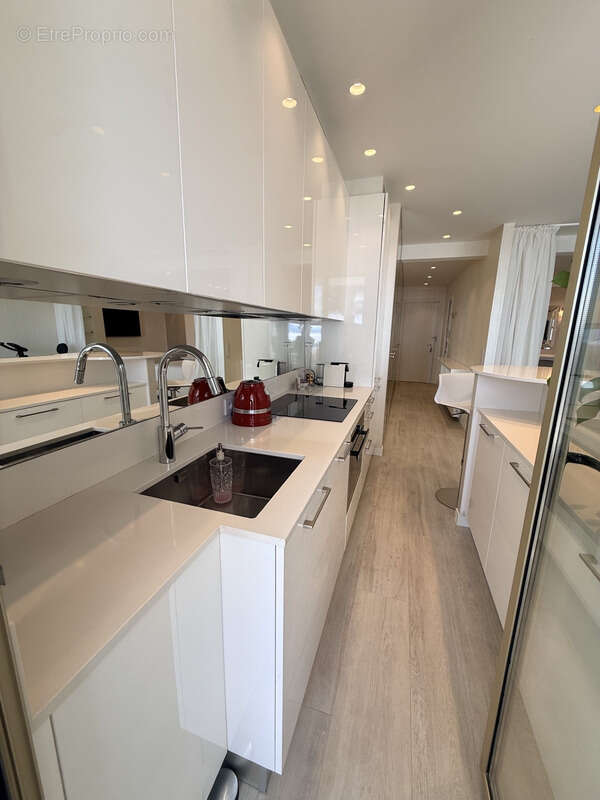 Appartement à vendre 2 pièces CANNES (06) VUE MER PANORAMIQUE - photo 8