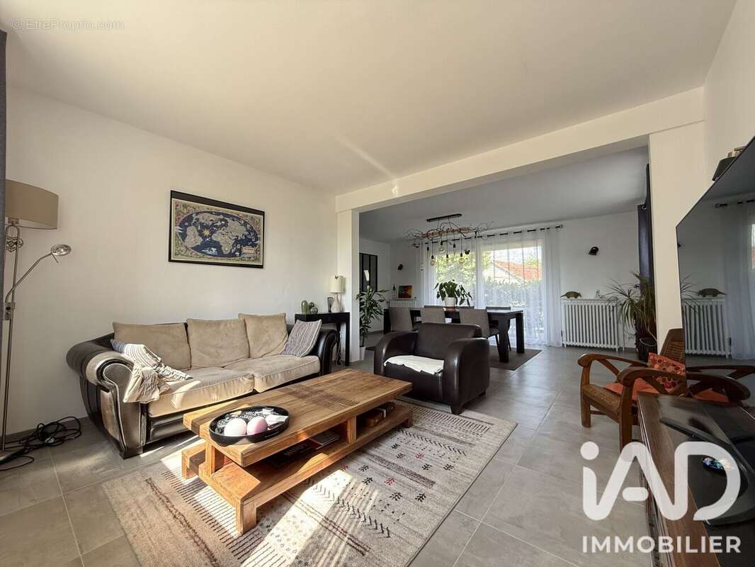 Maison 144 m² à Crecy-La-Chapelle  - photo 5
