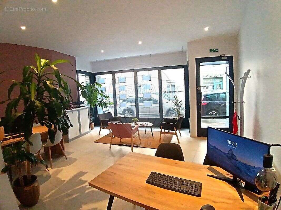 Commerce à VILLEFRANCHE-SUR-SAONE