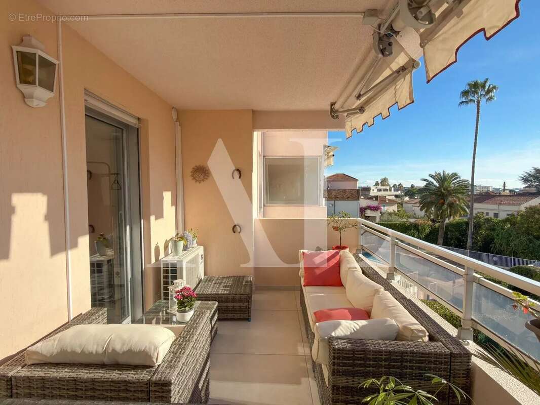 Appartement à VALLAURIS