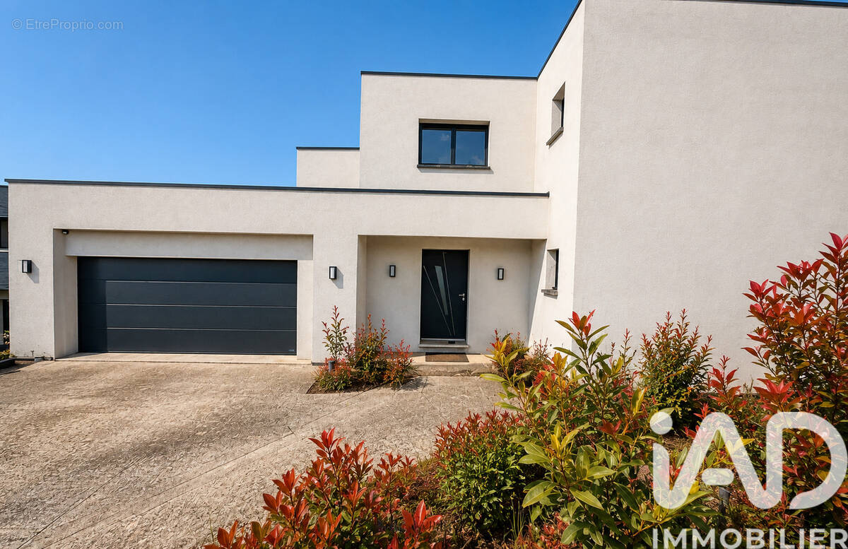 Photo 1 - Maison à CHATEL-SAINT-GERMAIN