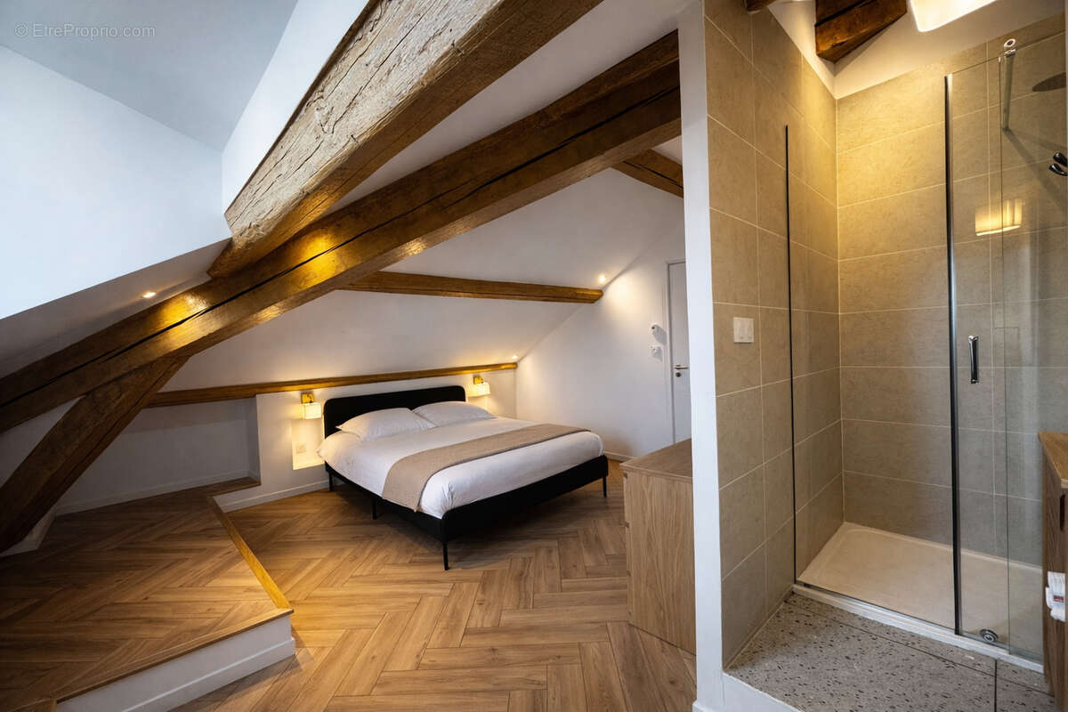 Appartement de prestige 144 m² , Immeuble historique , Centre-ville de Nîmes - photo 16
