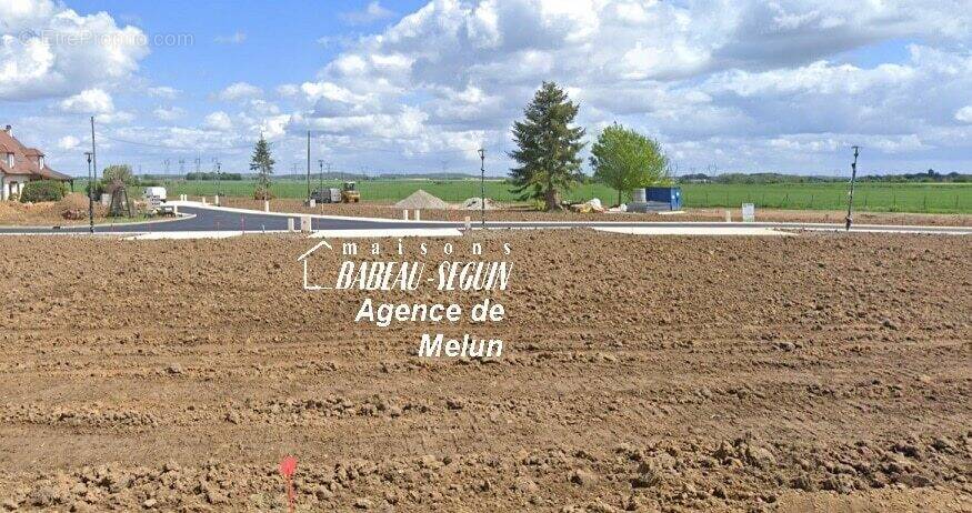 Terrain à SAINT-VRAIN