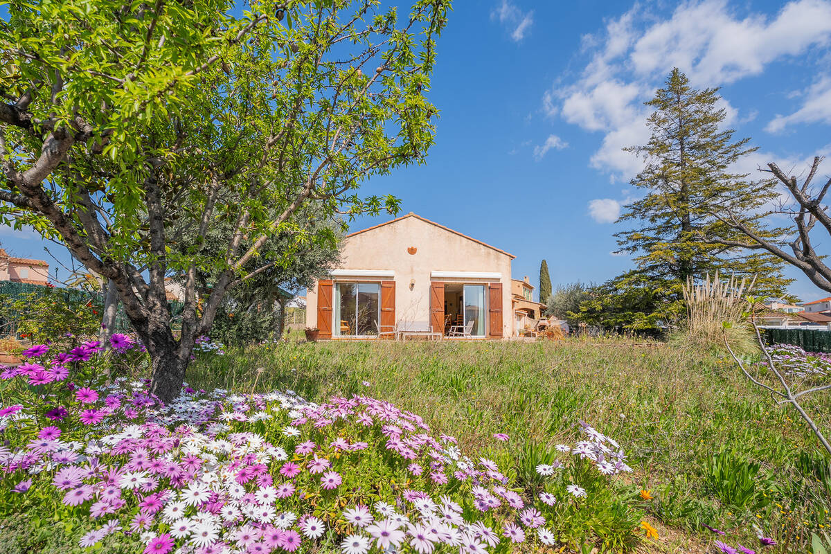 Maison à SAINT-CYR-SUR-MER