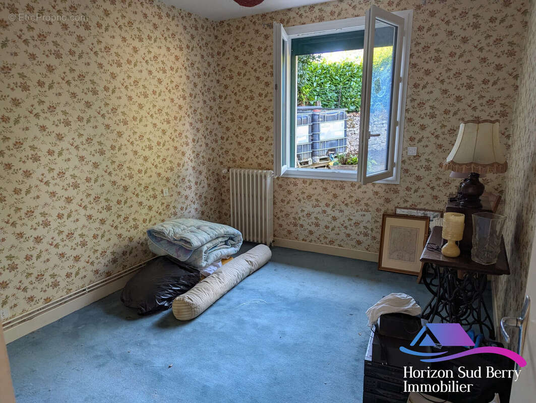 Chambre 2 - Maison à MONTGIVRAY