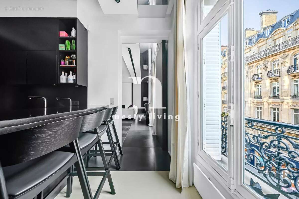 Appartement à PARIS-17E