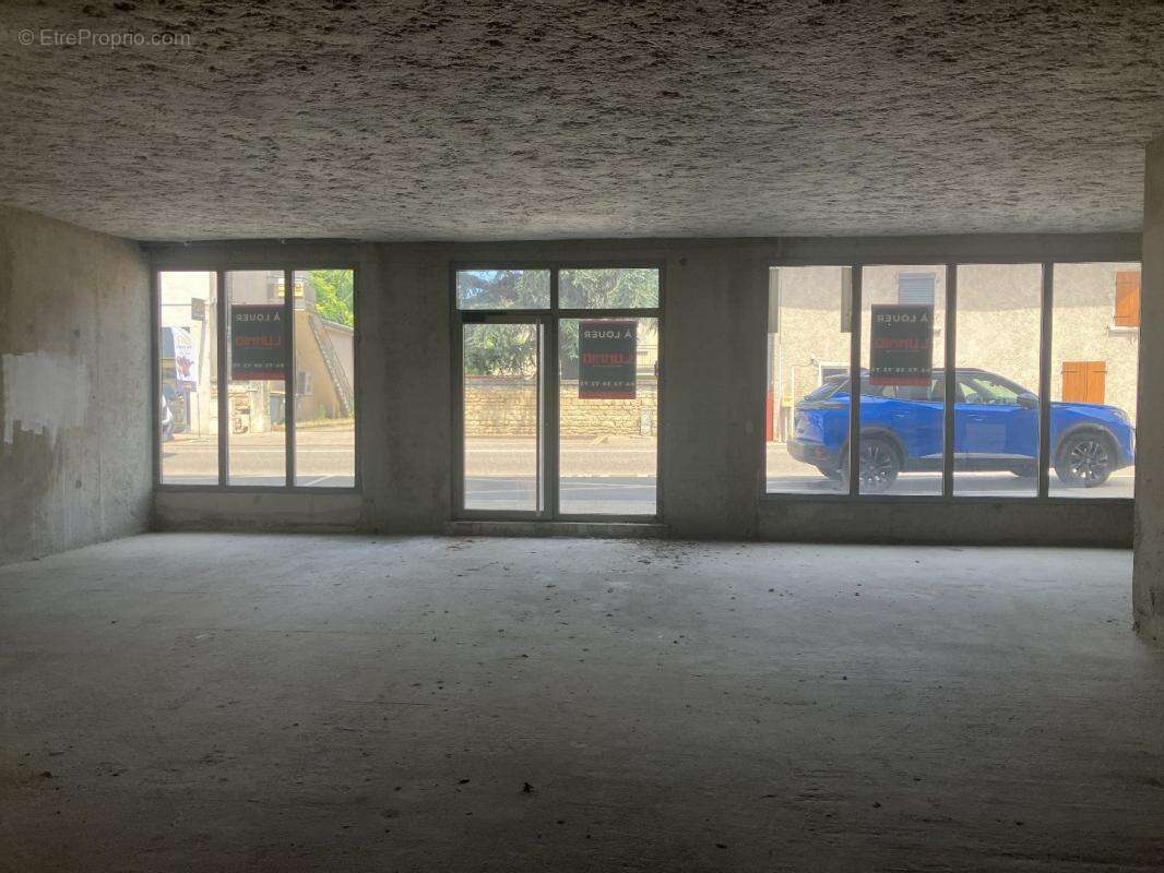 Commerce à SAINT-BONNET-DE-MURE