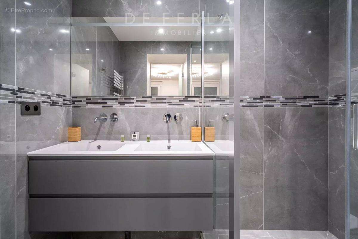 Appartement à PARIS-7E