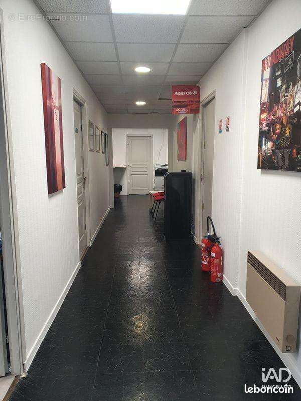 Photo 9 - Commerce à VENELLES