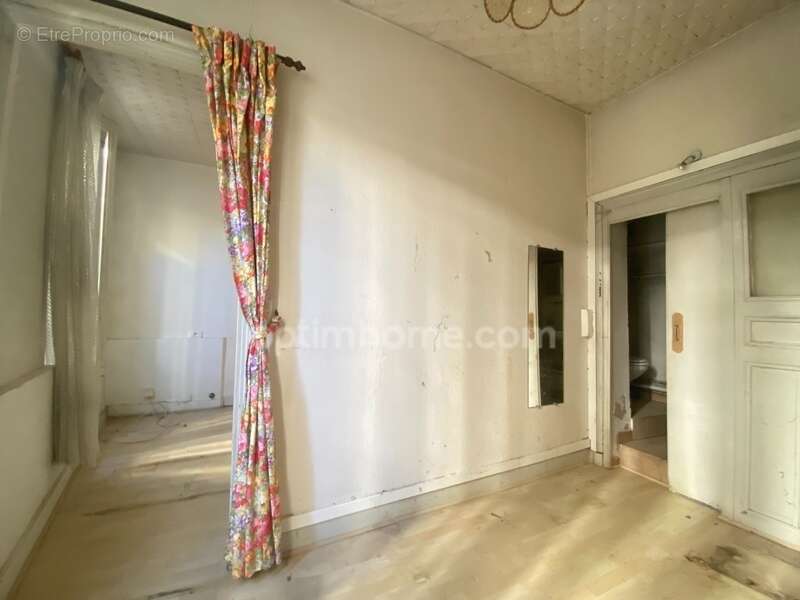 Belleville : 2 pièces de 22 m² à rénover – Fort potentiel ! - photo 4