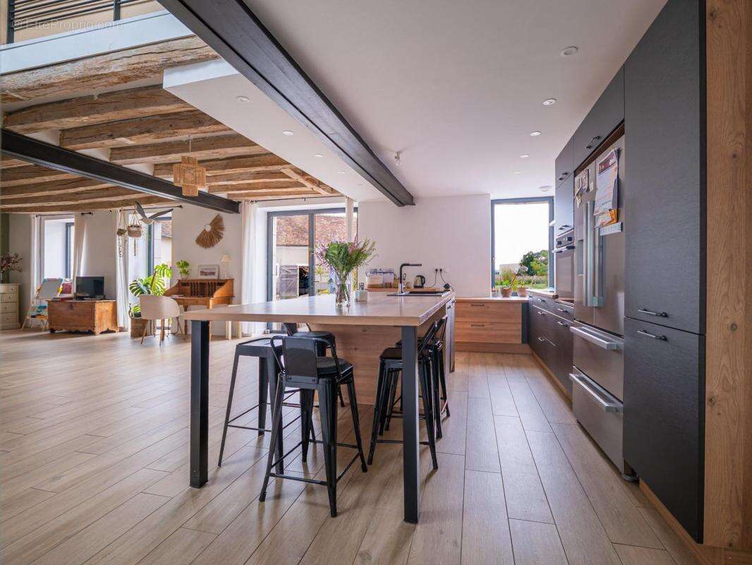 Maison à NEUVILLE-SUR-SARTHE