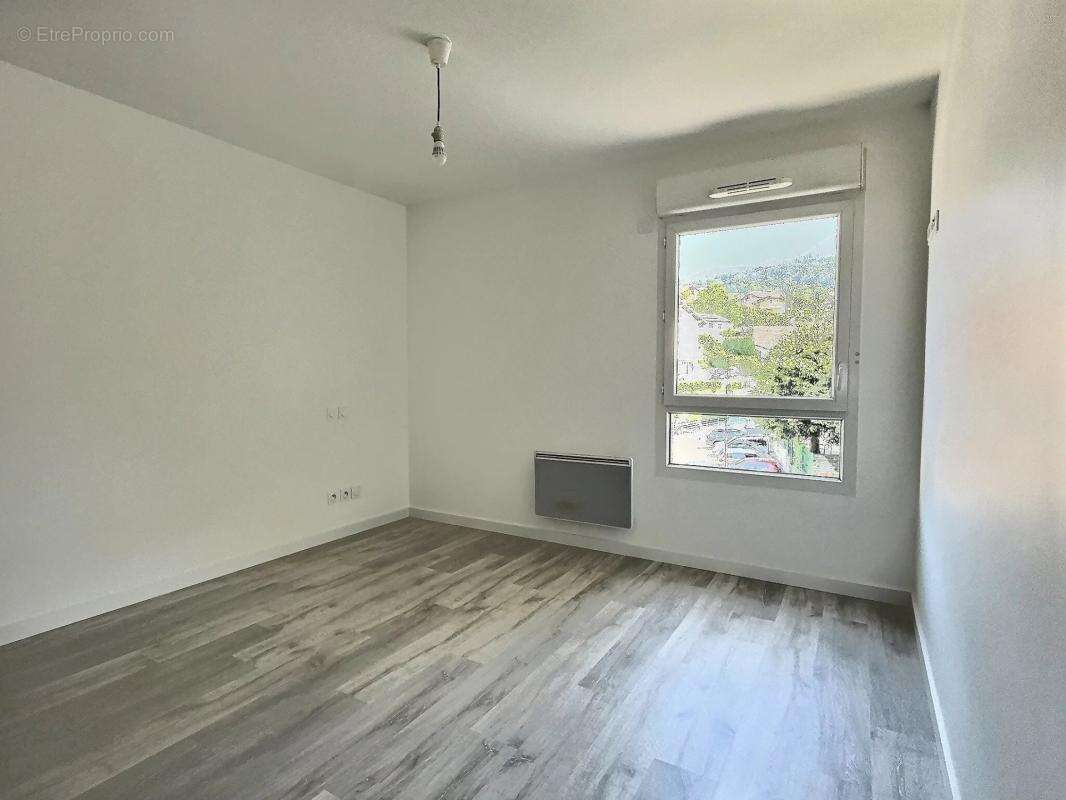 Appartement à BONNE