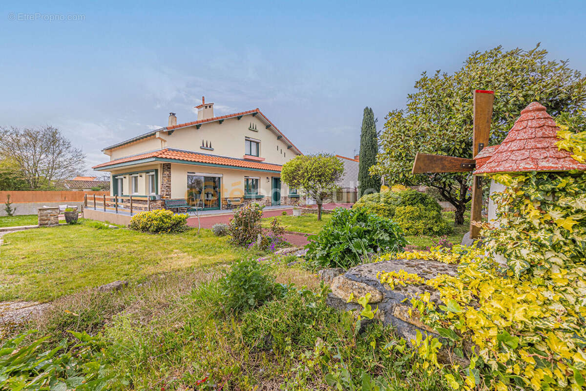 Maison à BOUGUENAIS