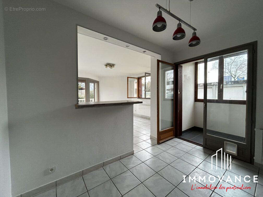 Appartement 78 m² à Vinay  - photo 4