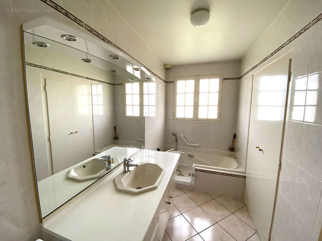 Maison à SAINT-LAURENT-SUR-SEVRE