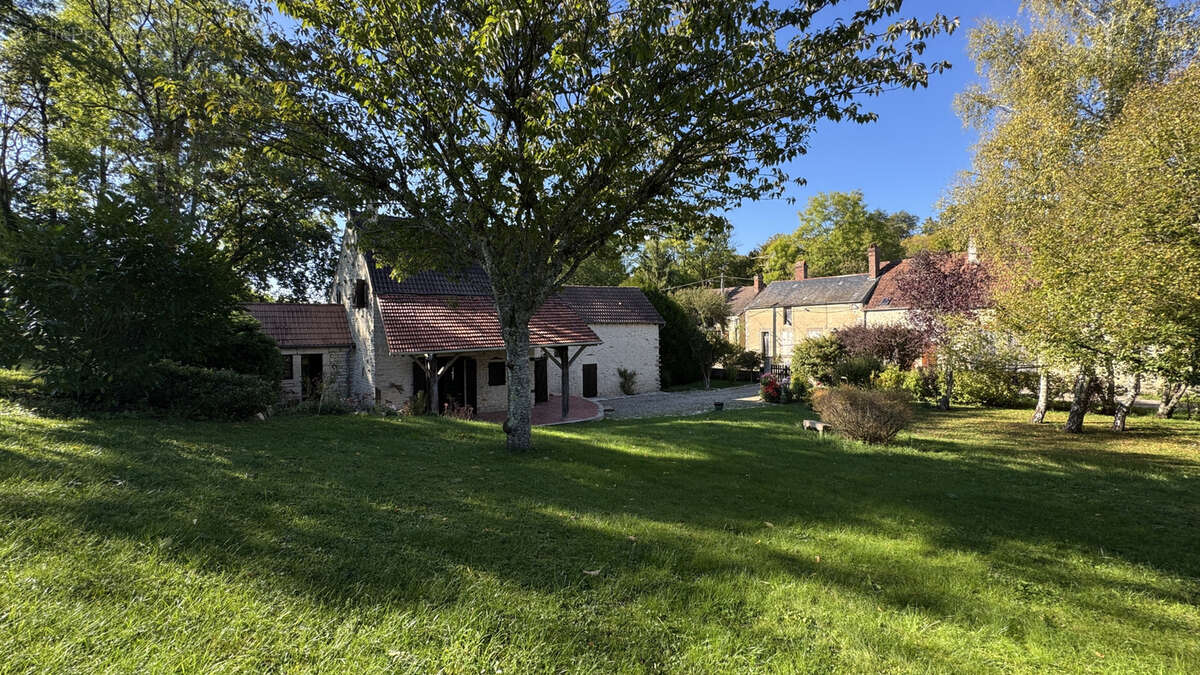 Maison à JOUX-LA-VILLE