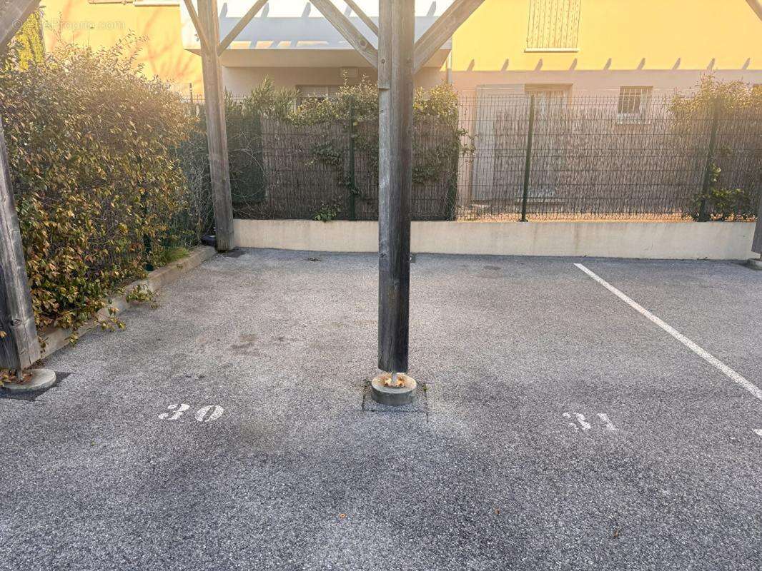 Appartement à PELISSANNE