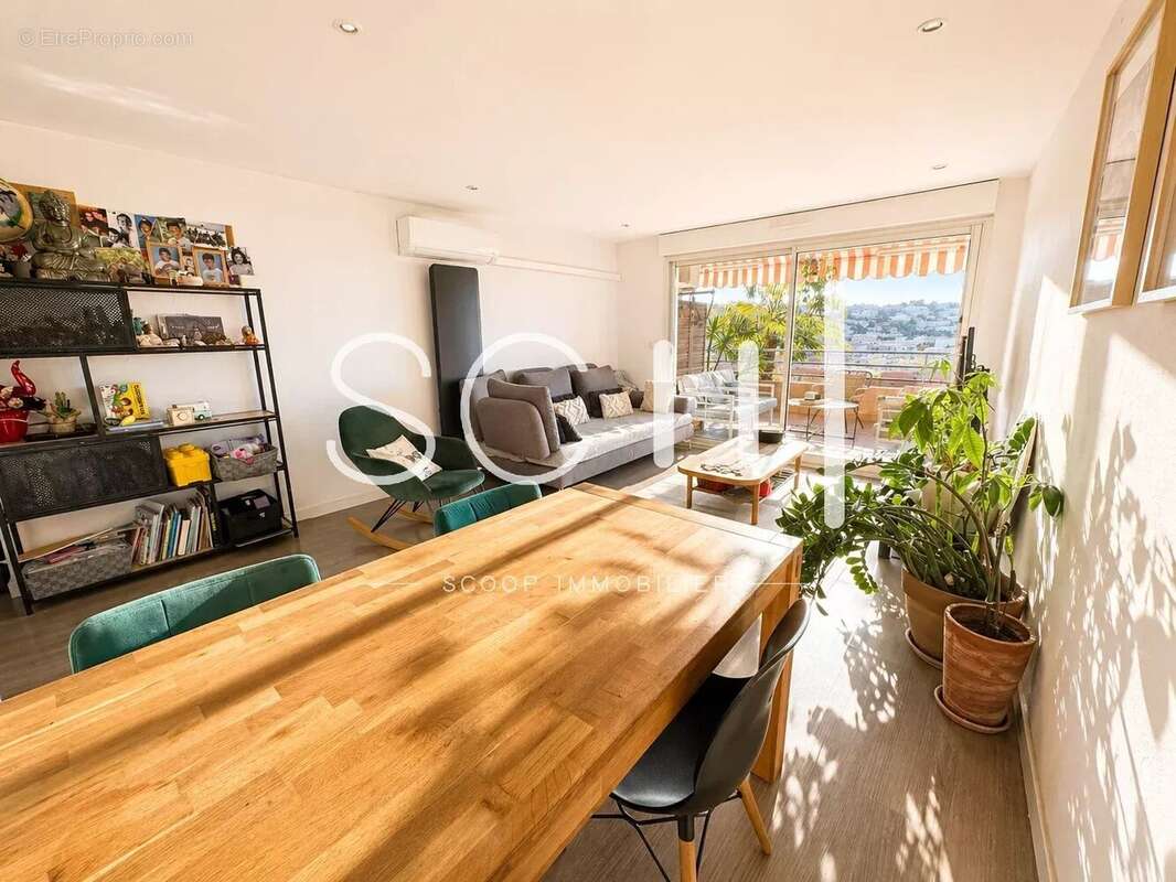 Appartement à SAINT-LAURENT-DU-VAR