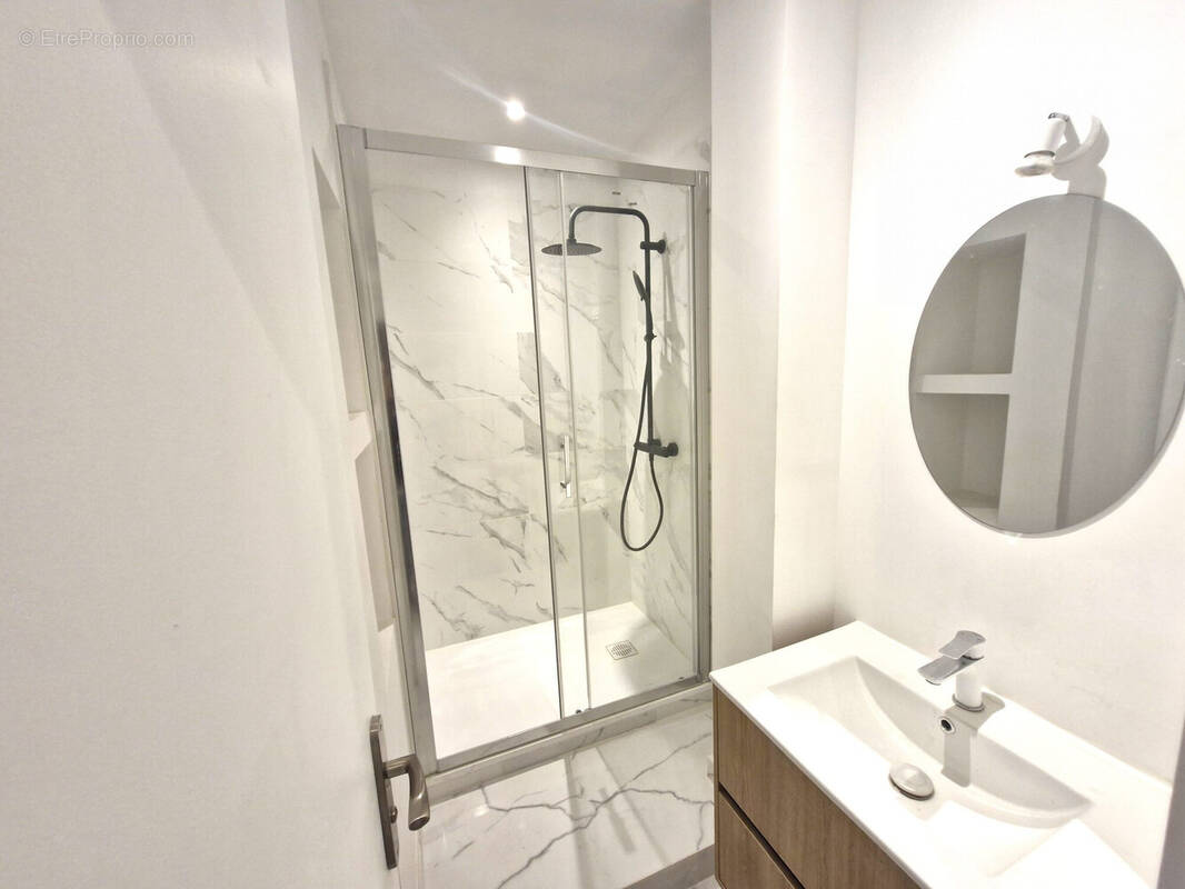 Appartement à SOLLIES-PONT