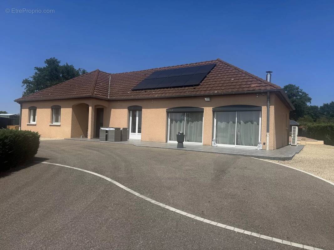 Maison à SAINT-YAN