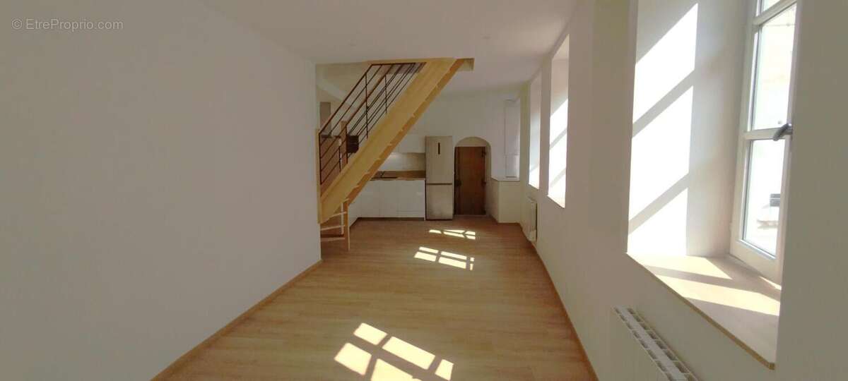 21200 BEAUNE - Appartement en Duplex 3 pièces, 2 chambres 65.12 m2 - Hypercentre - + Grenier + cave - photo 5