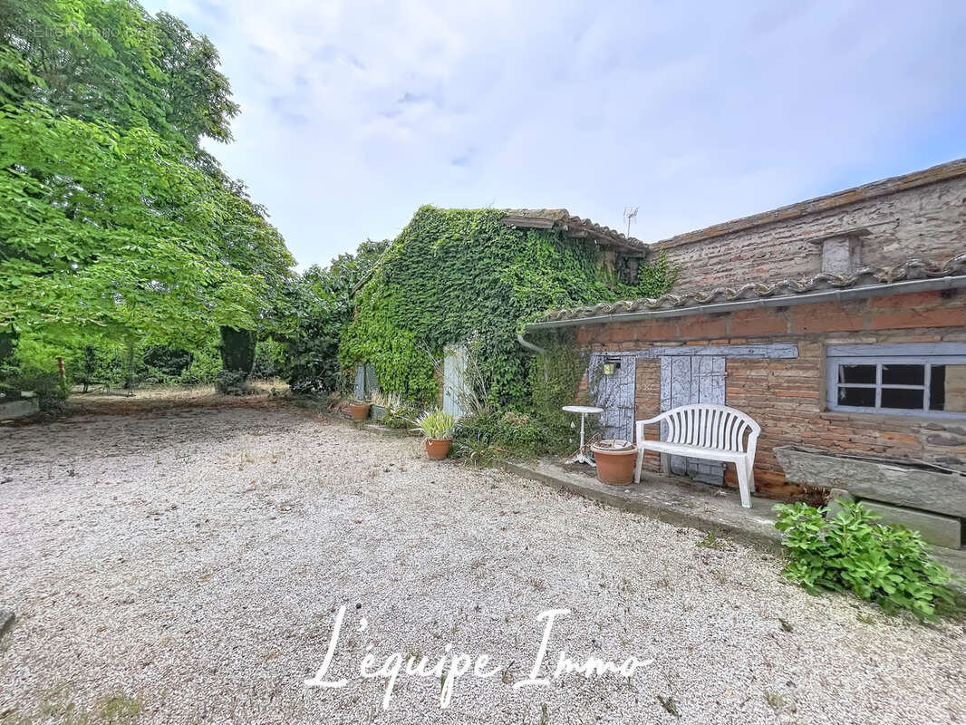 Maison de ville 225m2 en plein centre de Fonsorbes - garage - combles à aménager- dépendances - photo 7