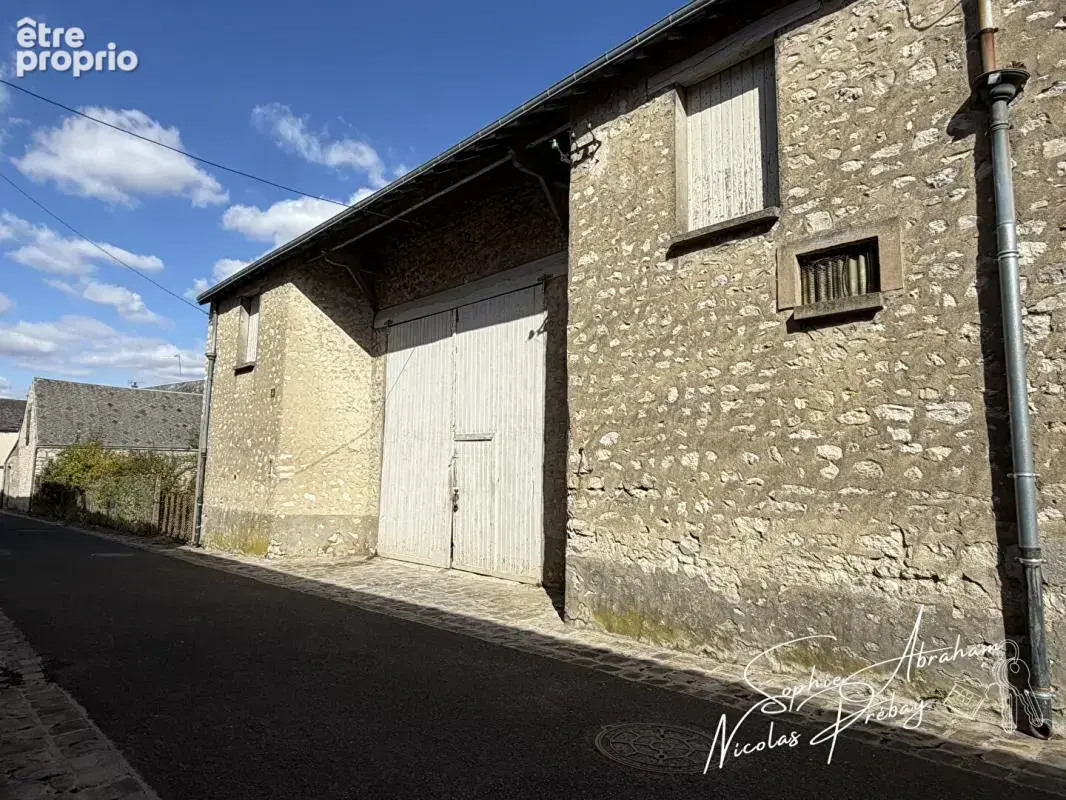 Grange de 190 m² avec jardin ? c?ur de toury - photo 7