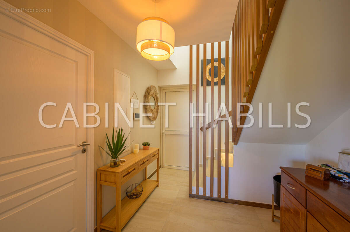 A VENDRE -VILLA T6  224.40 m2 environ - ENTRE-DEUX - 690 000 € - photo 10