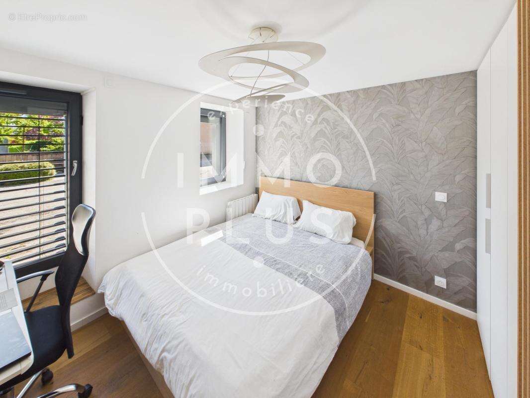 Vente - Maison - 7 pièces + cuisine - 210 m² - 850 000 € - - photo 13