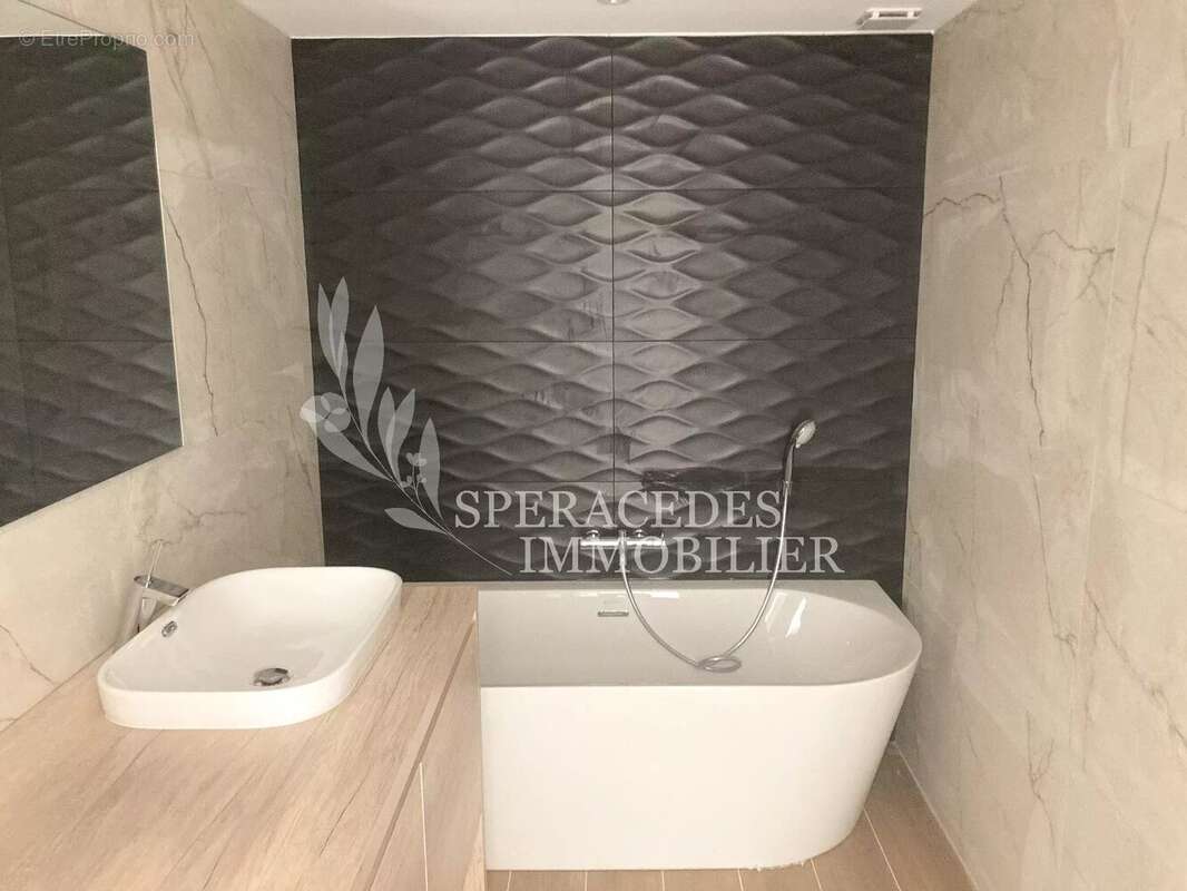 Appartement à SPERACEDES