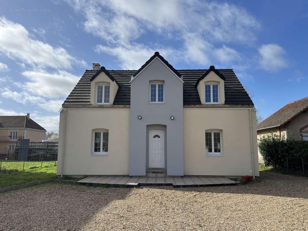 Maison à POILLY-LEZ-GIEN