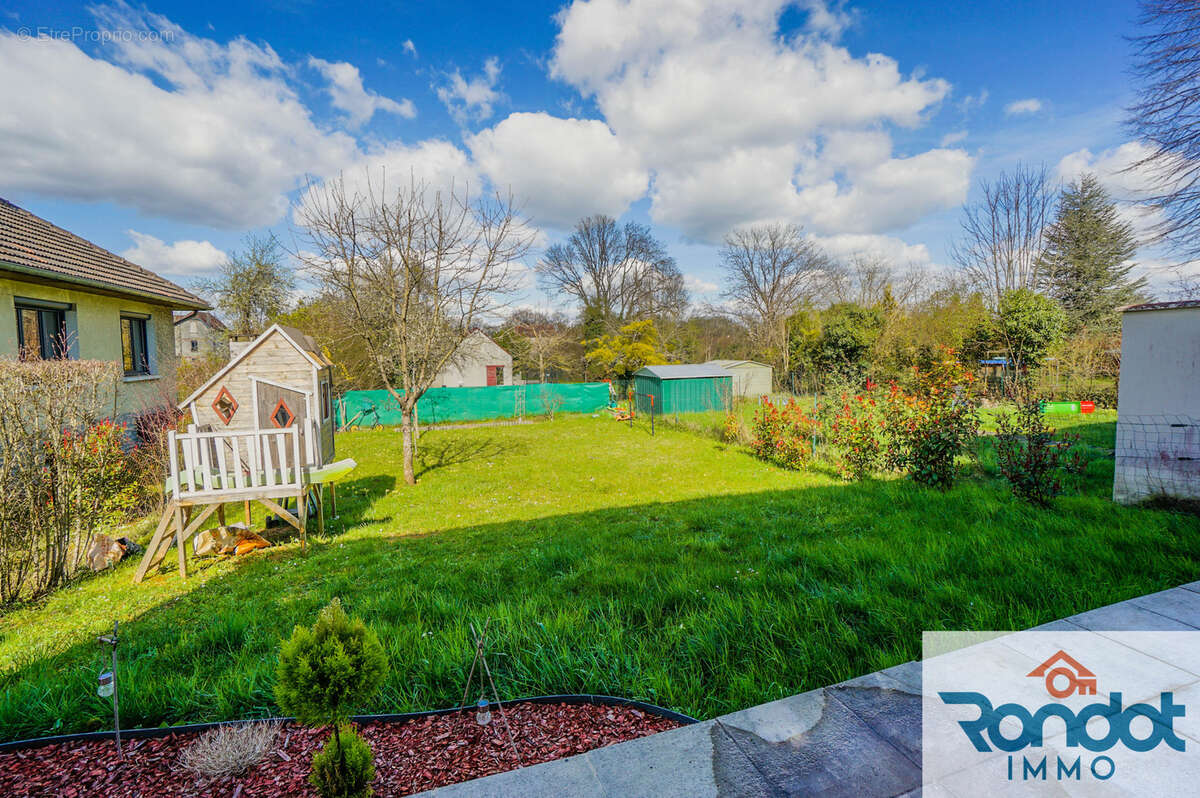 Maison à IS-SUR-TILLE