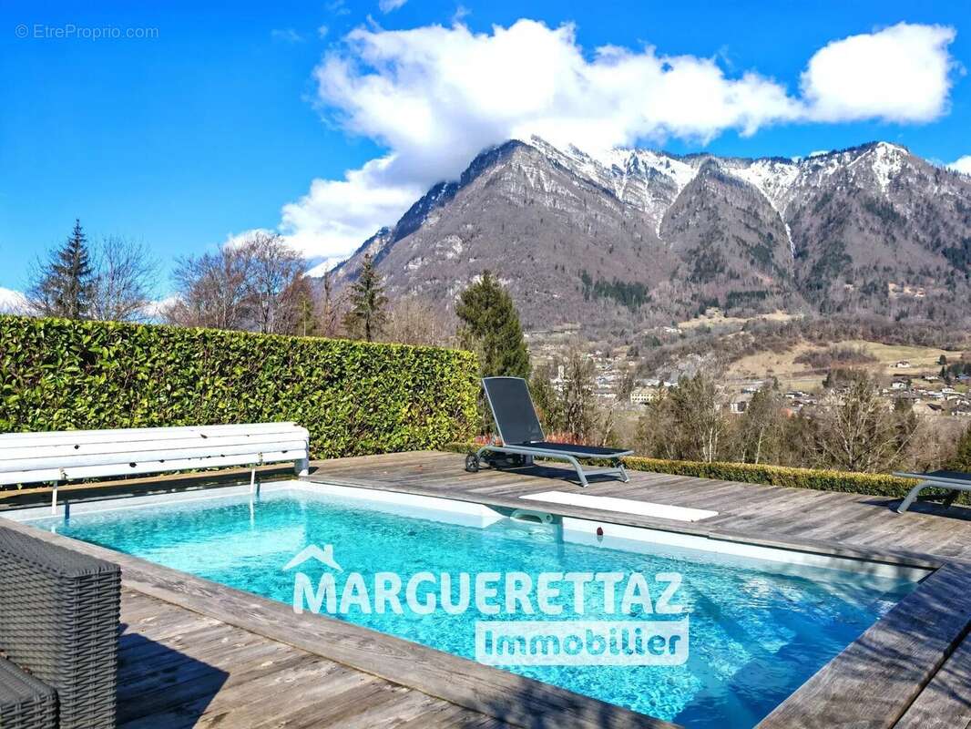 Maison à LA RIVIERE-ENVERSE