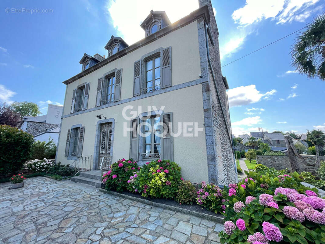 Maison à DOL-DE-BRETAGNE