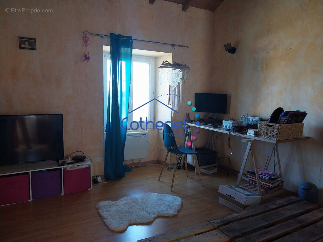 Maison à SAINT-CLEMENT-DE-VERS