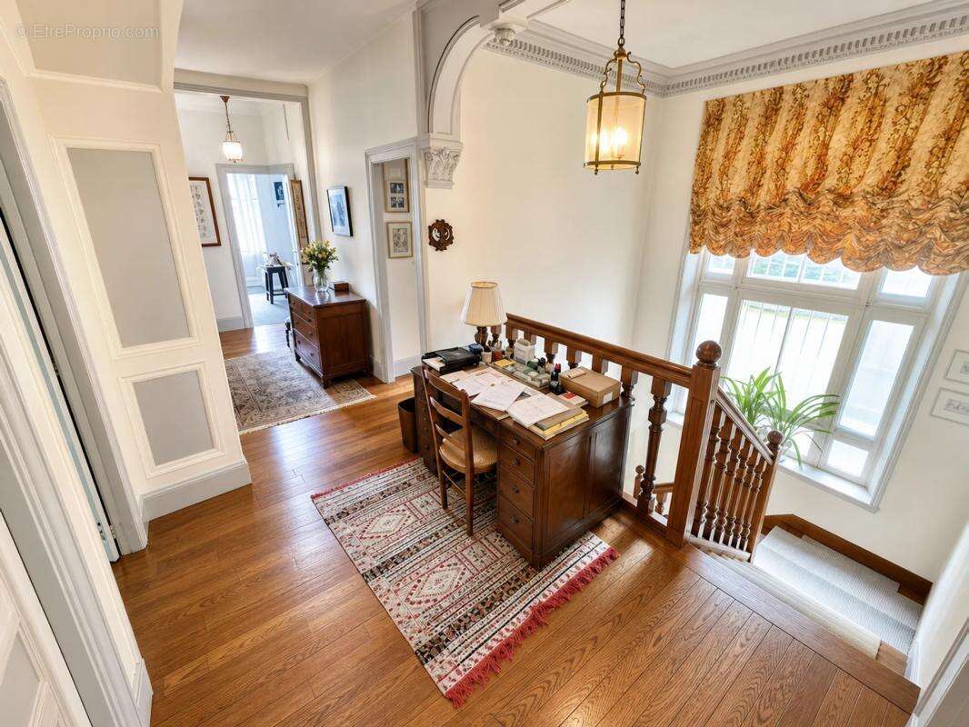 Maison de maître 360 m² à Saint-Just-en-Chaussée - photo 5