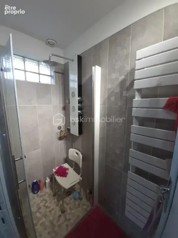 Maison familiale avec grand terrain, garage et dépendance - photo 23