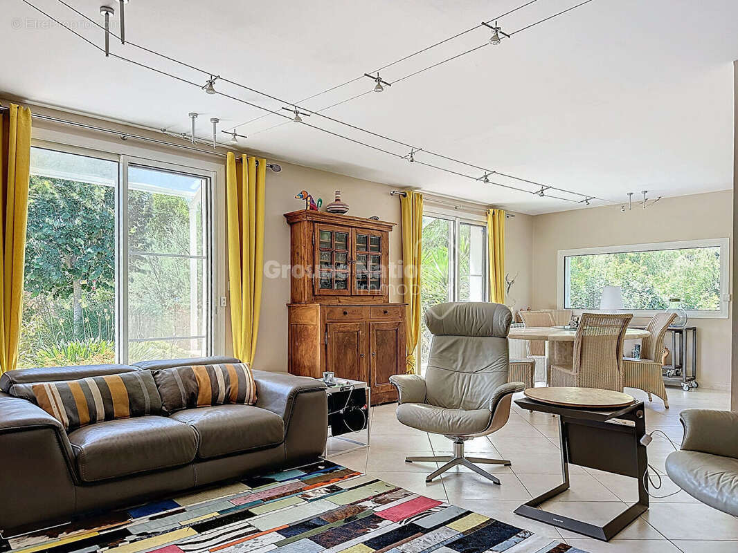 Maison à JONQUIERES-SAINT-VINCENT