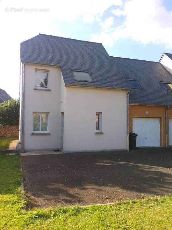 Maison à MONTOURS