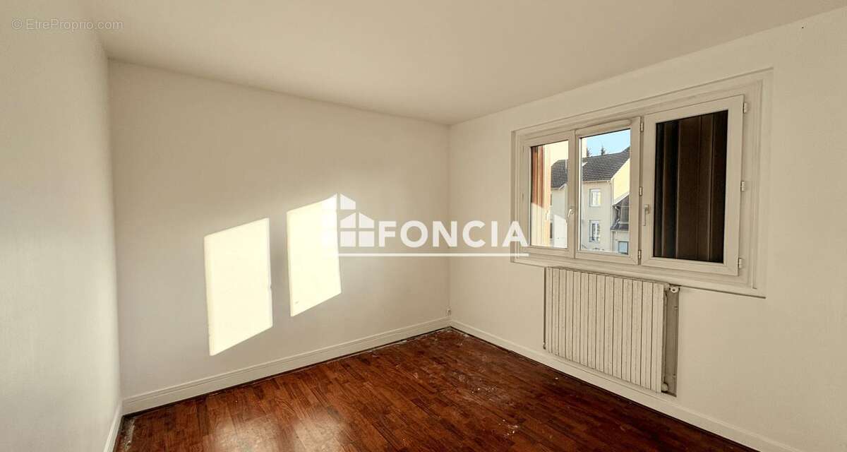 Appartement à LES PAVILLONS-SOUS-BOIS