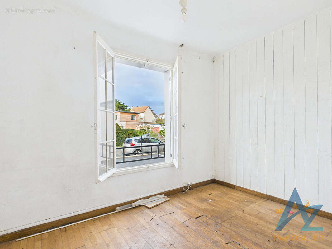 Commerce à MERVILLE-FRANCEVILLE-PLAGE