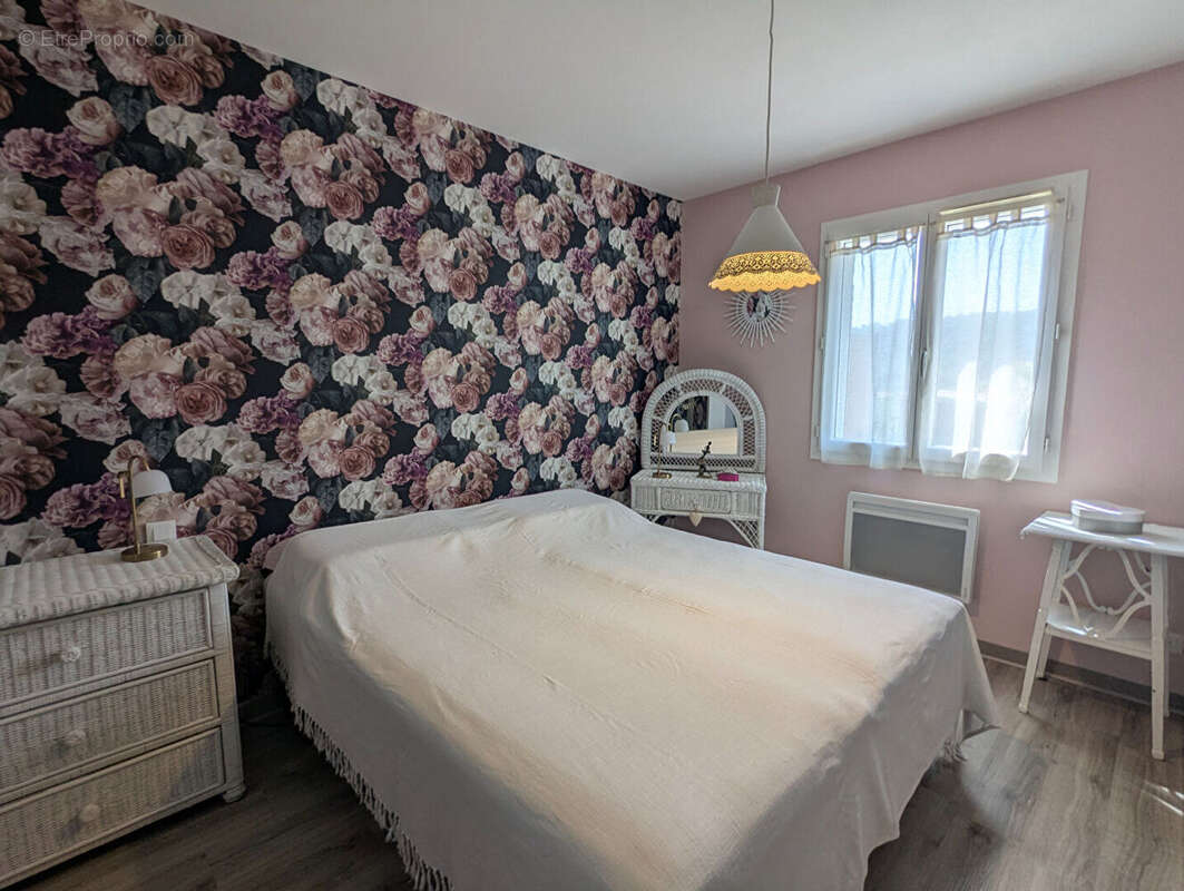 SALERNES, maison de plain-pied, 3 chambres, piscine au calme - photo 11