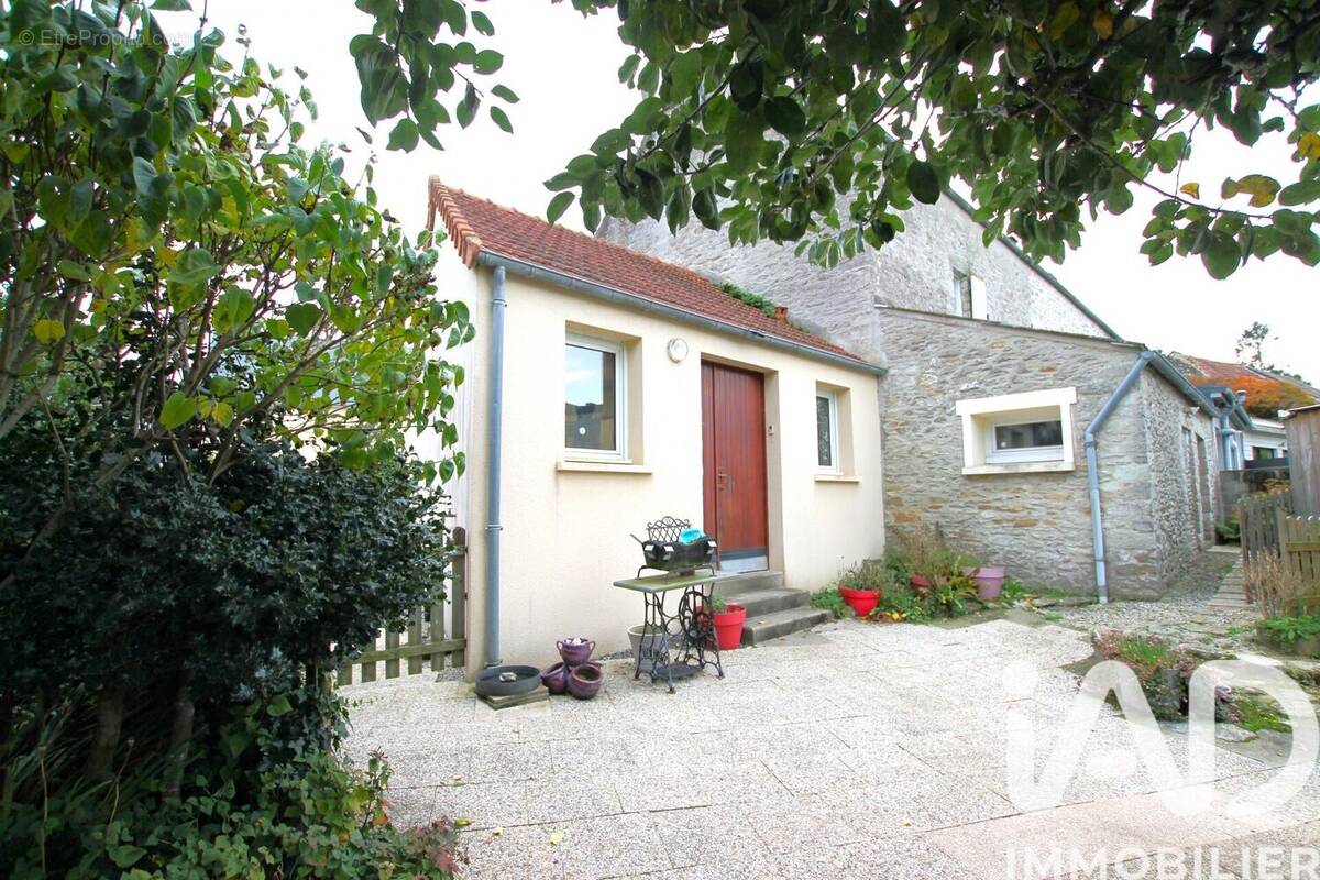 Photo 1 - Maison à EQUEURDREVILLE-HAINNEVILLE