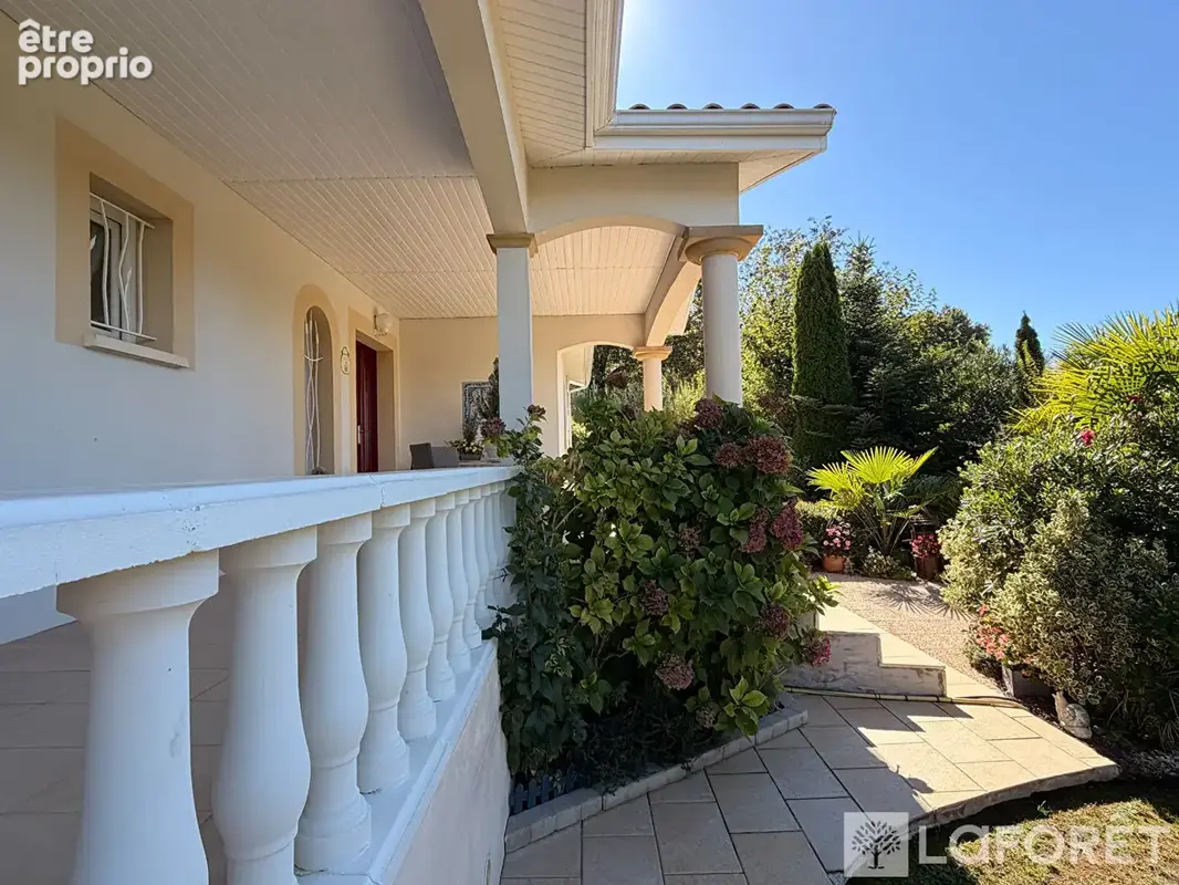 Grande maison familiale de standing avec jardin paysagé, piscine et belles prestations - photo 18