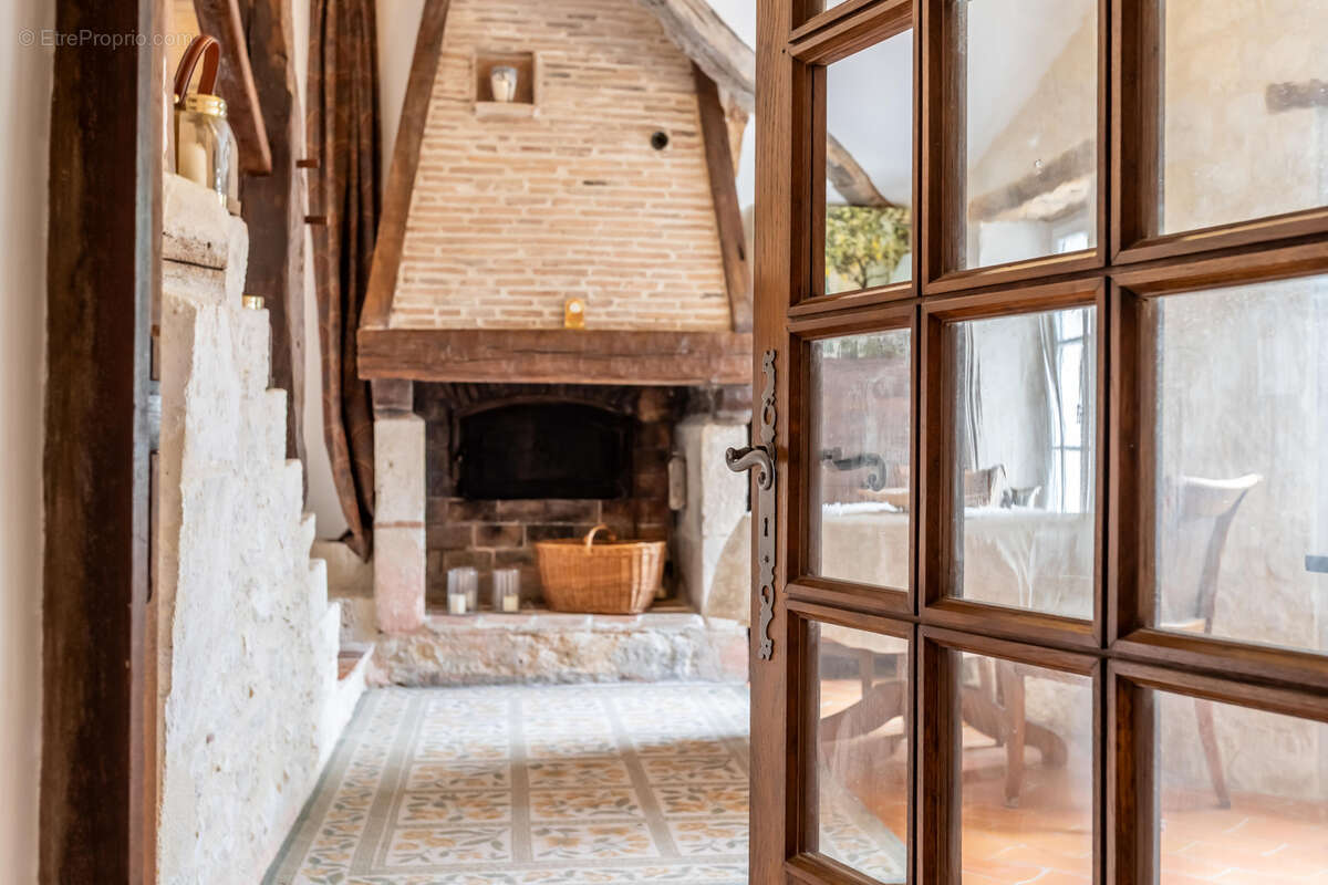 Maison à MONTAIGU-DE-QUERCY