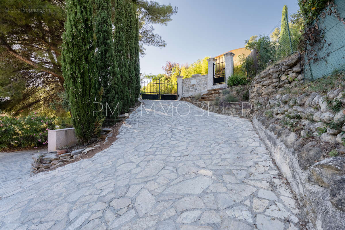 Maison à LE CASTELLET
