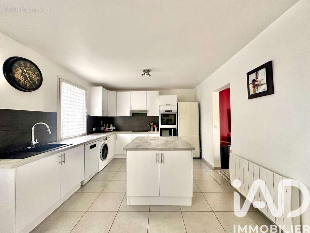 Maison 155 m² à La Ville-Du-Bois  - photo 9
