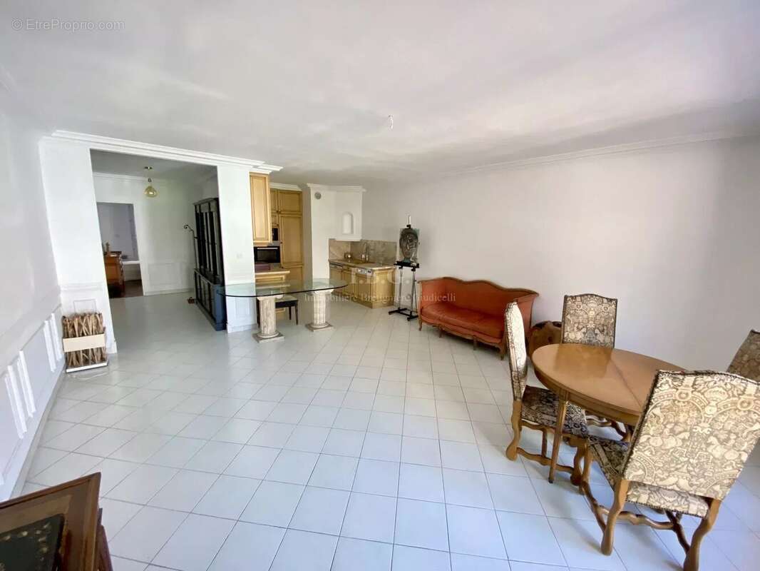 Appartement à MARSEILLE-8E