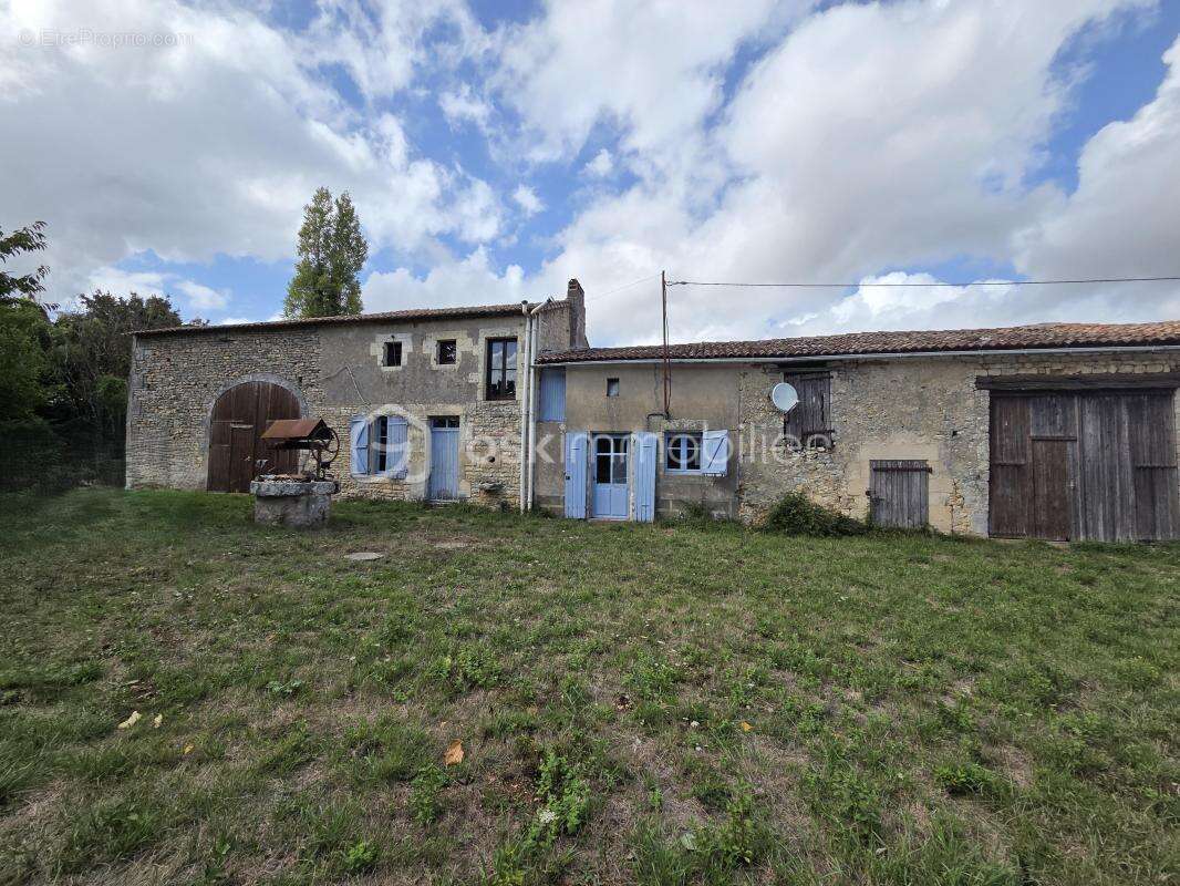 Maison en pierre à rénover au calme - photo 2