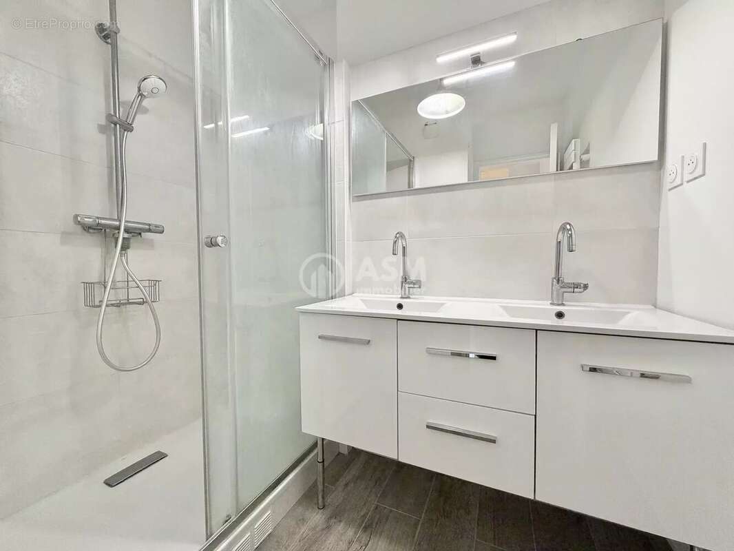 Appartement à COURBEVOIE